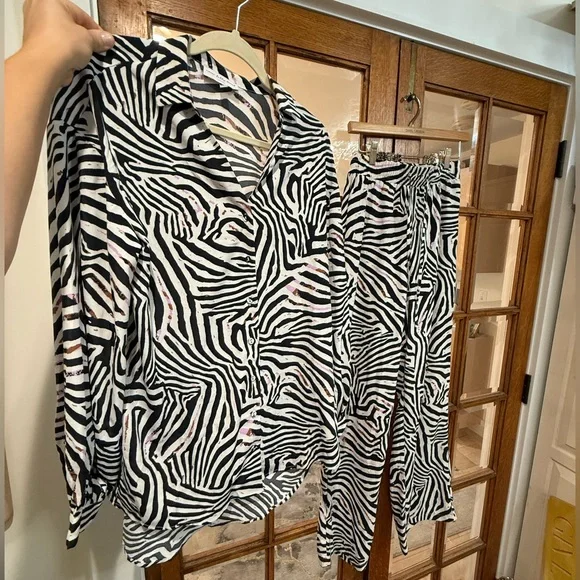 Zebra Print Button-Up Blouse + Pants set. - Picture 10 of 10